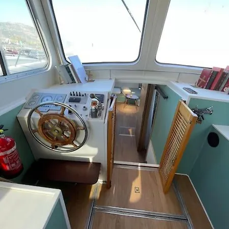 Botel Peniche Cocoun *